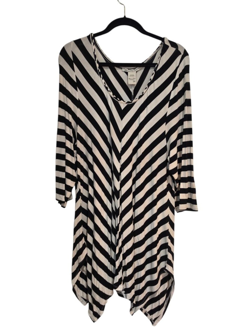 American Rag Black and White V Striped FLATTERING Top Size 3X